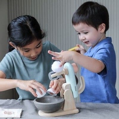Köksmaskin barnleksak av trä från Plantoys