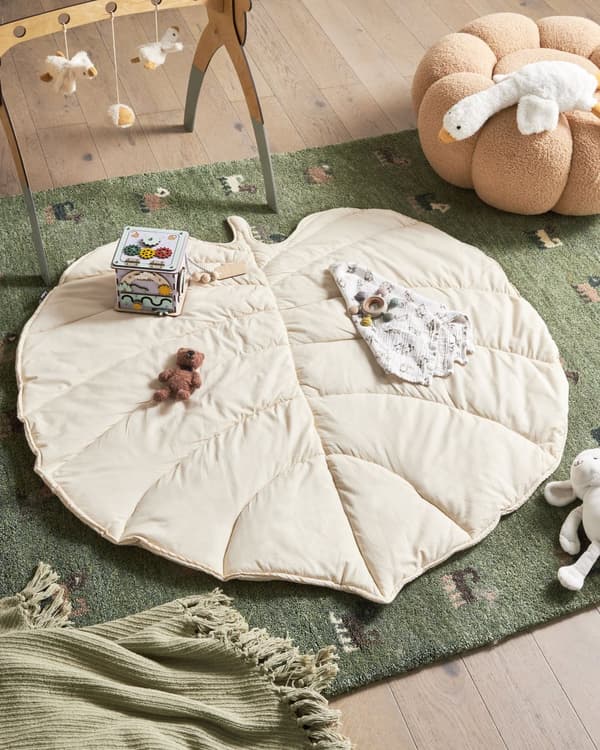 Lekematte i Off White Bomullsdekke Bladformet Vattert 110 x 110 cm Tilbehør til Barnerommet