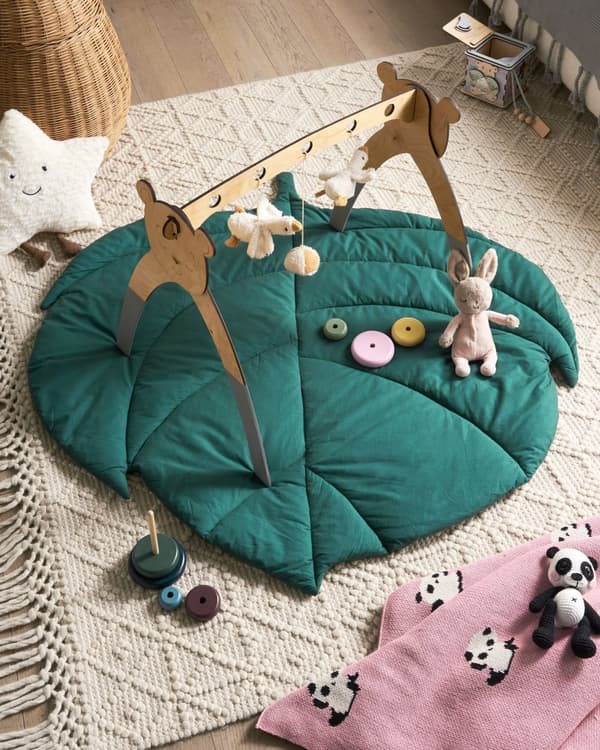 Aktivitetstæppe Grøn Bomuld 110 x 110 cm Legetæppe til Baby Quiltet Legemåtte Blad Form Tumletæppe Aktivitetmåtte Hygge