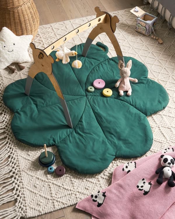 Aktivitetstæppe Grøn Bomuld 110 x 110 cm Legetæppe til Baby Quiltet Legemåtte Firekløver Form Tumletæppe Aktivitetmåtte Hygge