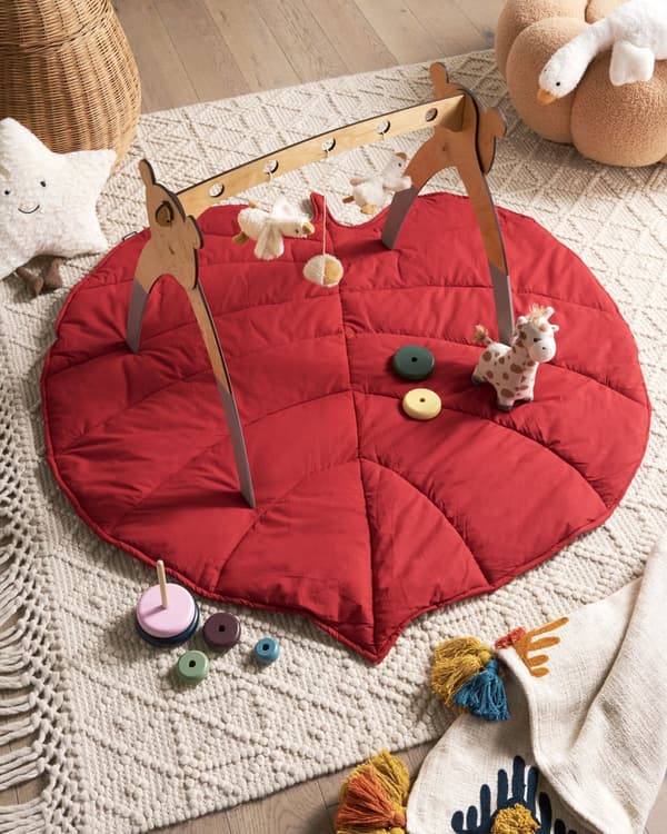 Aktivitetstæppe Rød Bomuld 110 x 110 cm Legetæppe til Baby Quiltet Legemåtte Blad Form Tumletæppe Aktivitetmåtte Hygge