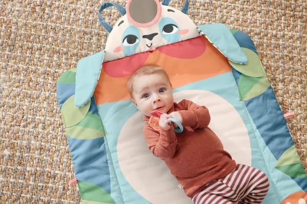Fisher-Price Planet Friends Roly-Poly Panda Babyaktivitetslegemåtte med 2 legetøj