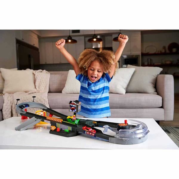 Cars Auton Rata 1:55 Playsets & Haulers Hopeinen