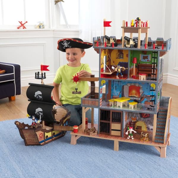KidKraft - Pirate's Cove lekset i trä med 17 tillbehör inklusive piratskepp och figurer, ljud och ljus