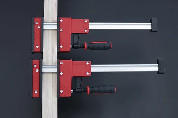 Tunga parallella F-klämmor, käftdjup 95 mm, max klämkraft 700 kg,400mm