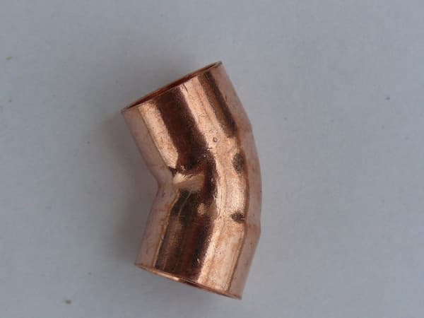Kuparinen kaksoishylsyinen kyynärpääliitin 45 astetta 22 mm Besco