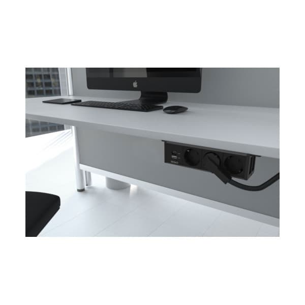 DELTACO strømpanel, 3 udtag, 1x21W A+C USB-lader, GST18-tilslutning