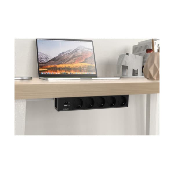 DELTACO strømpepanel, 5 stik, 1x21W A+C USB-lader, GST18-forbindelse