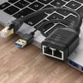 Miniatyrbild 3 av 4: TD® En en-till-två nätverkskabeldelare surfar samtidigt på Internet och drar två par kontakter