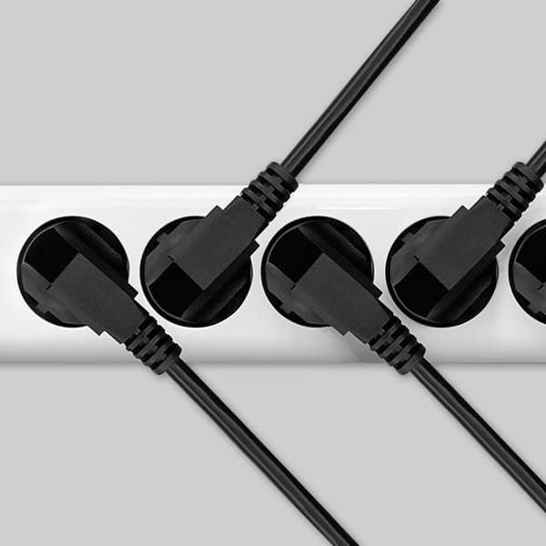 Stikdåse - 6 udtag med kontakt Qoltec 50294 (1,8 m)