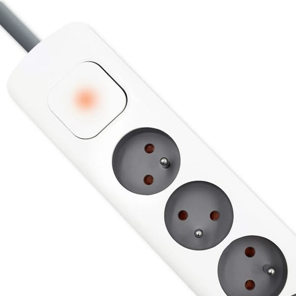 Stikdåse - 6 udtag med kontakt Qoltec 50294 (1,8 m)