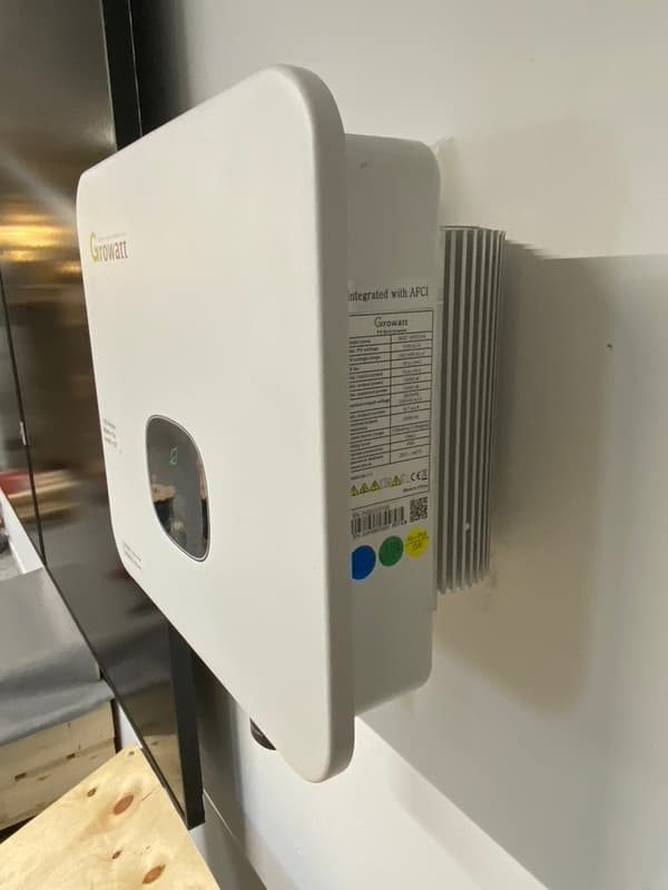 Growatt MOD 10KTL3-XH is a Hybrid Inverter 10kW