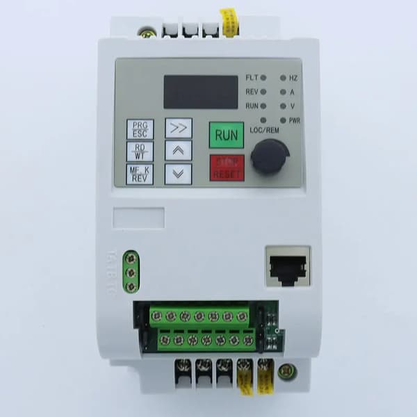 Frekvensomformer, 0,75KW - 4KW udgangseffekt, justerbar hastighedskontrol,4KW 380V(hvid)