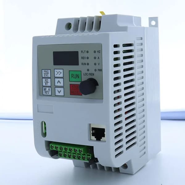 Frekvensomformer, 0,75KW - 4KW udgangseffekt, justerbar hastighedskontrol,1.5KW 380V(hvid)