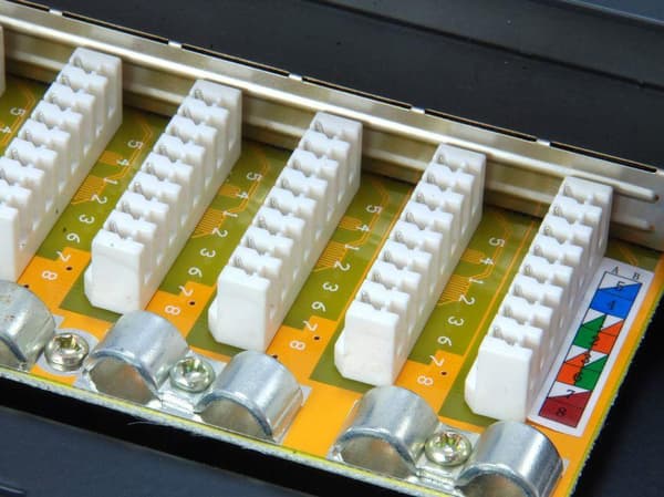 Varusta Cat.6 suojattu Patch Panel - musta - 10/100/1000Base-T(X) - Gigabit Ethernet - 1000 Mbit/s - RJ-45 - Cat6 - musta (326417)