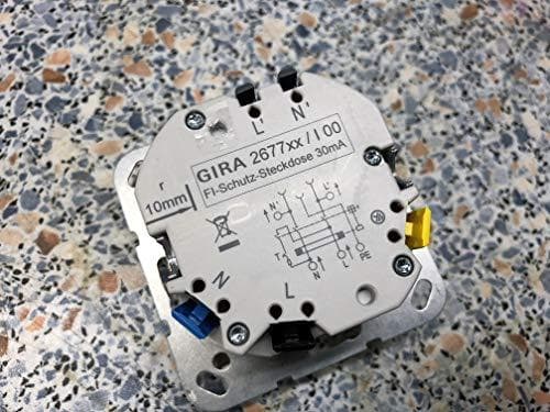GIRA 2677 03. Sokkeltype: Type F, driftstemperaturområde: -25 - 40 °C. Farve på produkt: Hvid. Indgangsspænding: 230 V, strøm (maks.): 16 A, indgangsf
