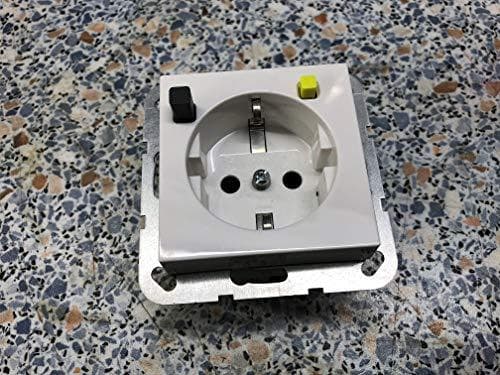 GIRA 2677 03. Sokkeltype: Type F, driftstemperaturområde: -25 - 40 °C. Farve på produkt: Hvid. Indgangsspænding: 230 V, strøm (maks.): 16 A, indgangsf Hvid