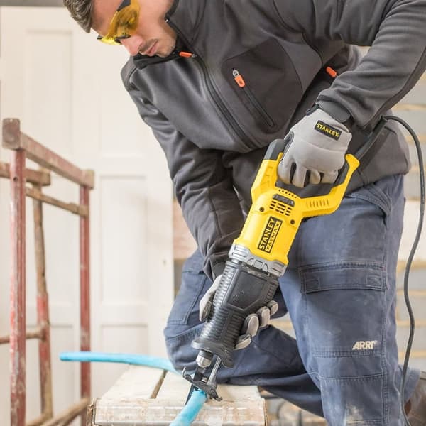 Stanley FME360 900W Sticksåg med högerblad