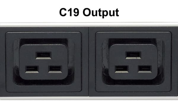 Intellinet Vertical Rackmount 24-lähtöinen virranjakoyksikkö (PDU), 20 x C13 ja 4 x lähtö C19, irrotettava virtakaapeli, takana oleva C20-tulo