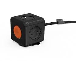 PowerCube Extended Remote Set 4 pistorasiaa 1,5 m kaapeli kaukosäätimellä, musta