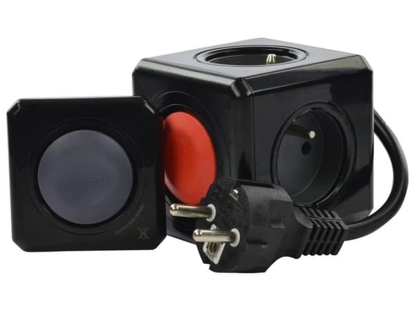 PowerCube Extended Remote Set 4 pistorasiaa 1,5 m kaapeli kaukosäätimellä, musta