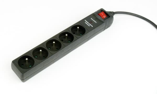 Gembird SPF5-C-10 overspændingsbeskytter Sort 5 AC-stikkontakt(er) 250 V 3 m