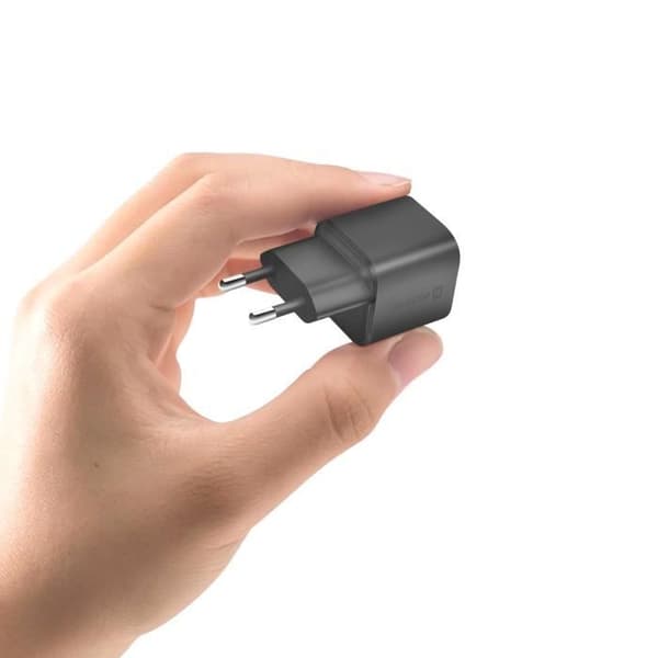 12W USB + USB-C Strömadapter Snabbladdning Kompakt Format Swissten Svart