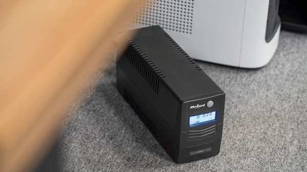UPS computer nødstrømforsyning REBEL model Nanopower Plus 1000 (offline, 1000VA / 600W, 230 V, 50Hz, LCD, USB, RJ45)