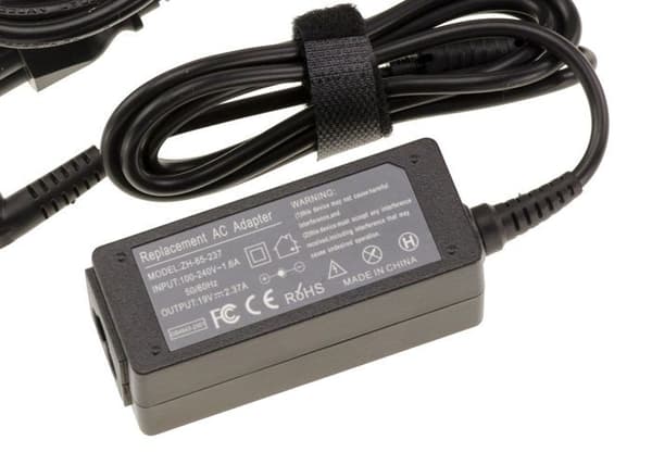 Strömförsörjning för bärbar dator 19V 2,37A spets 2,5x5,5mm - Motsvarande Toshiba AD9049 G71C000AR410 G71C000AT110 PA3467E-1ACA PA3822E