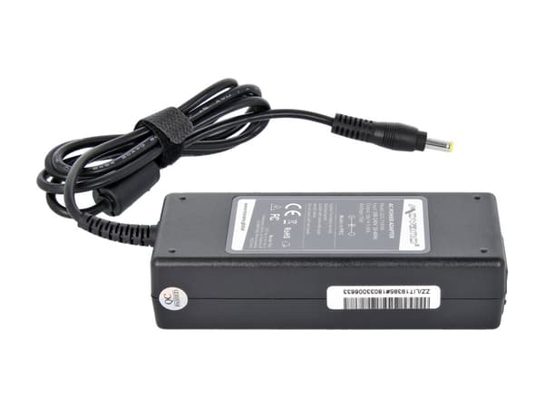 Toshiban laturi 19v 3.95a 75W 5.5x2.5mm
