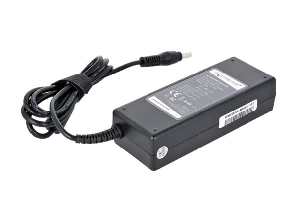 Toshiban laturi 19v 3.95a 75W 5.5x2.5mm