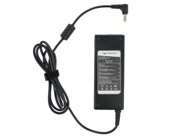 Fujitsun laturi 19v 4.22a 80W 5.5x2.5mm