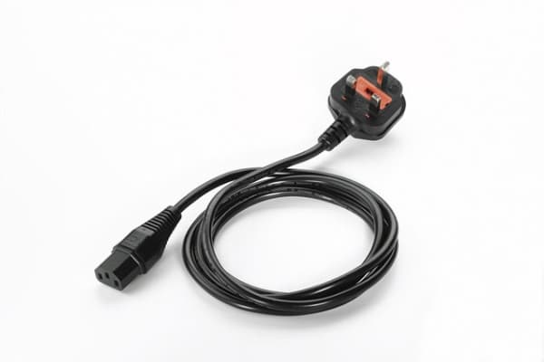 Äärimmäiset verkot - Virtajohto - Virta IEC 60320 C13 - BS 1363 (naaras) - 1,8 m - 90° pistokeliitäntä - P/N:lle: PWRS-14000-148R, PWRS-14000-241R