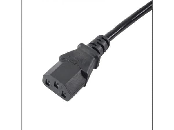 Akyga Pro Series AK-PC-05A - Strømkabel - power CEE 7/7 (hann) vinklet til power IEC 60320 C13 - 250 V - 10 A - 5 m - svart