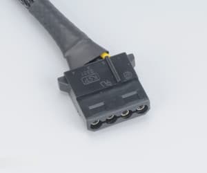 Akasa - Strømforlengelseskabel - 4-pin intern strøm (hann) til 4-pin intern strøm (hunn) - 30 cm - maskesvart