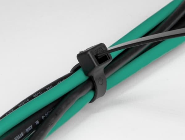 Delock - Kabelfestebånd - UV-resistant - 61 cm - svart (en pakke 10)