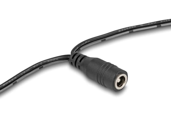 Delock-kabel Mini-Fit 4,2 mm 10-polig hane till 4 x DC 5,5 x 2,5 mm hona och 4 x Mini-Fit 4,2 mm 2-polig hane 1 m svart