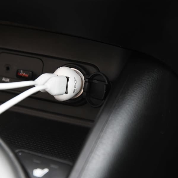GEAR Lader 12-24V 2xUSB 2,4A Hvit MicroUSB Kabel Rund 1m