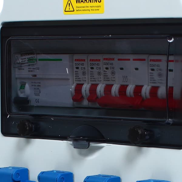 Elektrisk Afbryder Stikdåse Fordelingsboks, IP44 Beskyttelse, Flere Stik, Vægmonteret Design