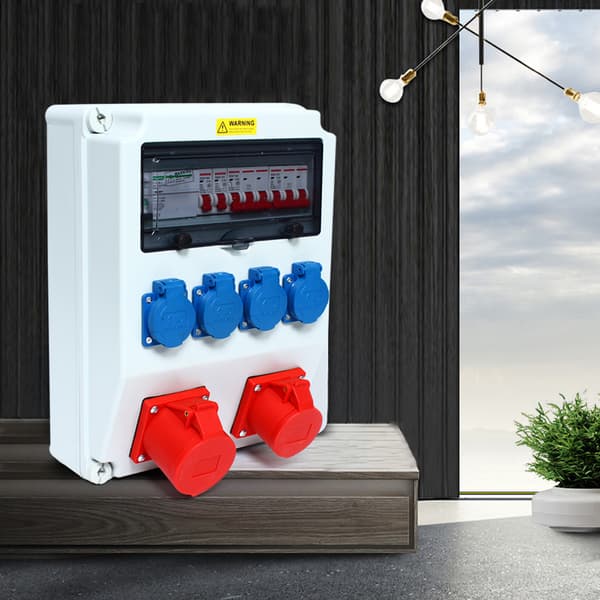 Elektrisk Afbryder Stikdåse Fordelingsboks, IP44 Beskyttelse, Flere Stik, Vægmonteret Design