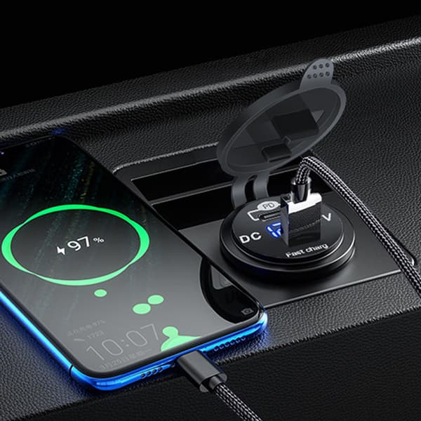 INF Hurtigopladende biloplader med voltmeter