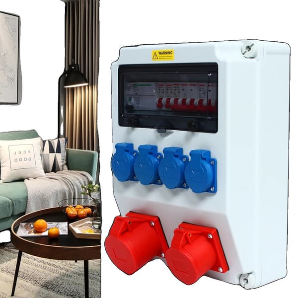 Vægmonteret fordelingsboks, IP44 vandtæt rating, flere stikinterface, kompakt design