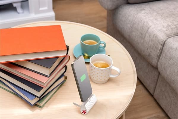 SKROSS Power Stand 18,5 W, 5000 mAh powerbank och smartphone-stativ i ett