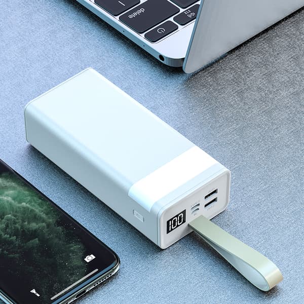 Powerbank 50 000 mAh med digitalt display og lys, hvit