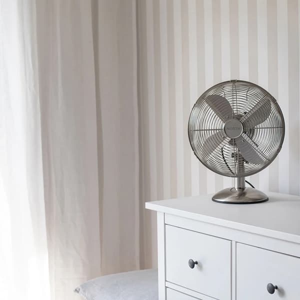 Bordsfläkt 30 cm med 3 hastigheter – satin chrome