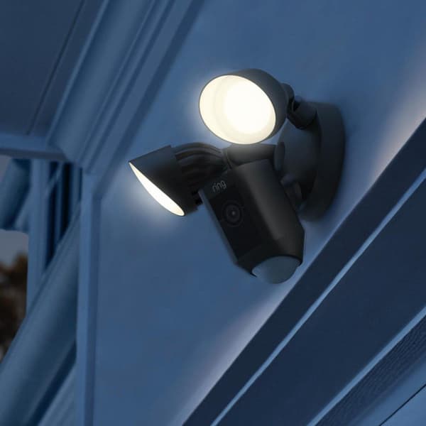 Ring Floodlight Camera Wired Plus - Sort