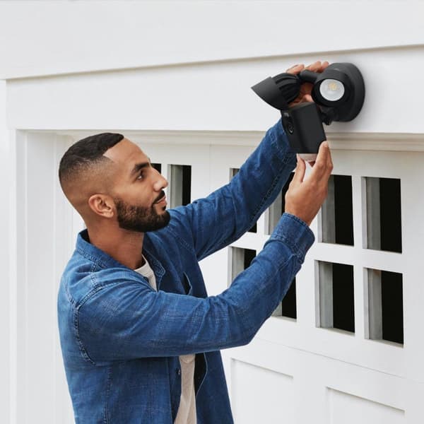 Ring Floodlight Camera Wired Plus - Sort