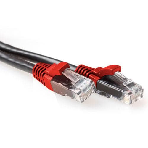 ACT Black 5 metrin U/UTP CAT6A patch-kaapeliristi RJ45-liittimillä. Cat6a u/utp cross bk/rd 5,00 m (IB6205)