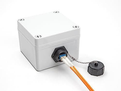Delock FO panelstik LC duplex til LC duplex med tætningshætte singlemode IP68 støvtæt og vandtæt (87886)