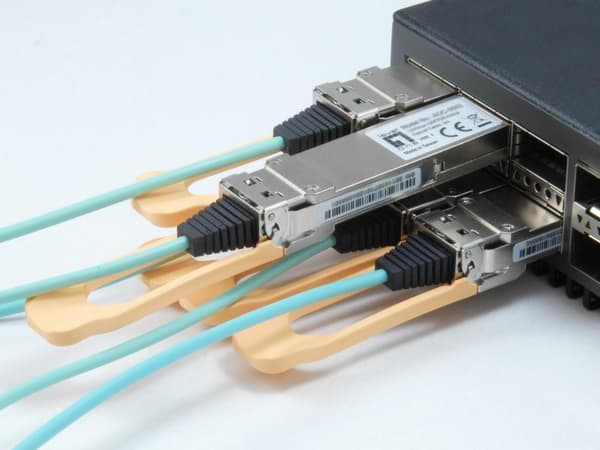 LevelOne - 100GBase-SR4 -AOC direktanslutningskabel - QSFP28 till QSFP28 - 1 m - Fiberoptik - IEEE 802.3bm - Aktiv optisk kabel (AOC)